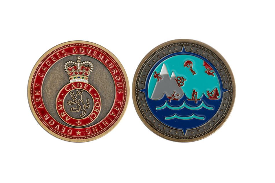 Coins militaires personnalisés en laiton, finition antique, colorisation avec émail souple
